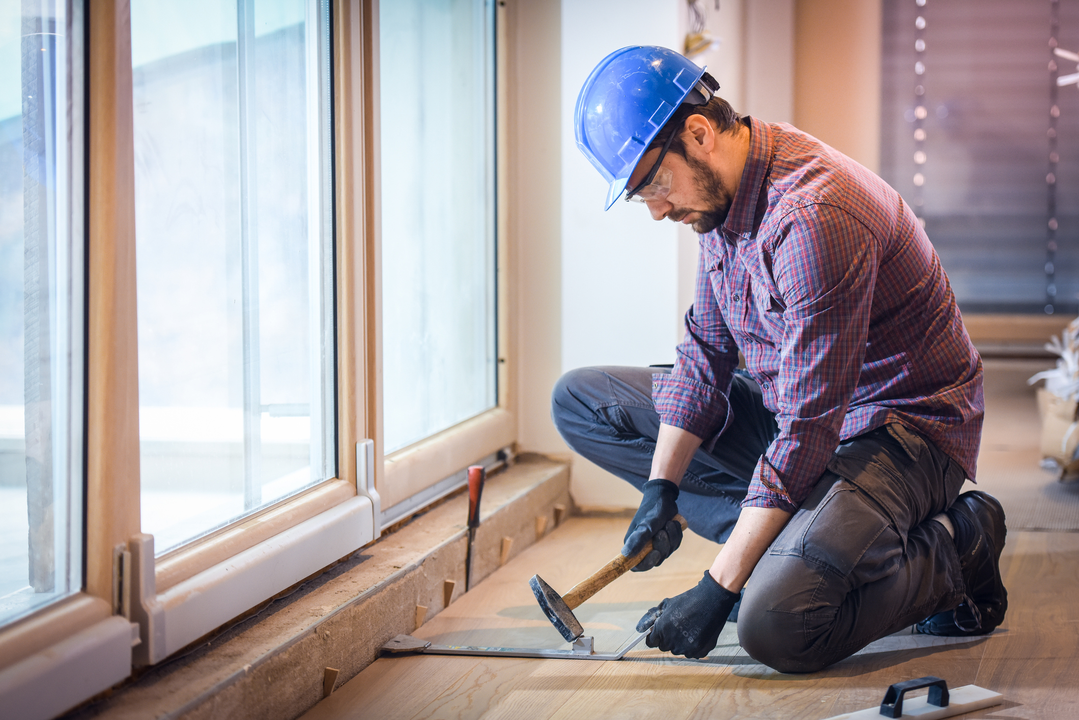 Bodenleger bei der Arbeit in in Stetten (SH)